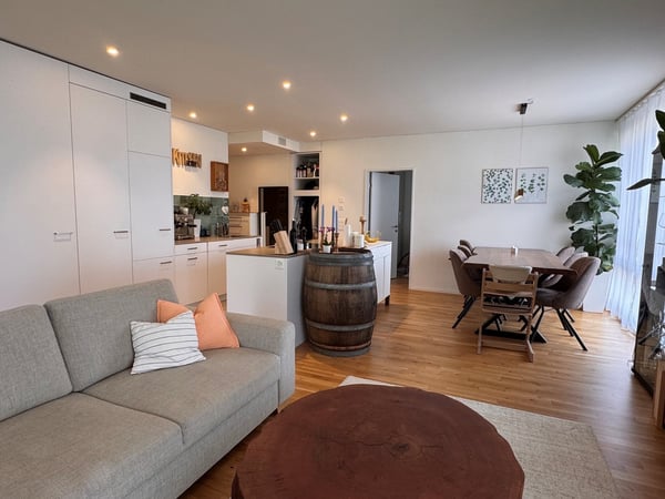 Moderne und gemütliche 1.5-Zimmerwohnung mit Loggia in Uster 2