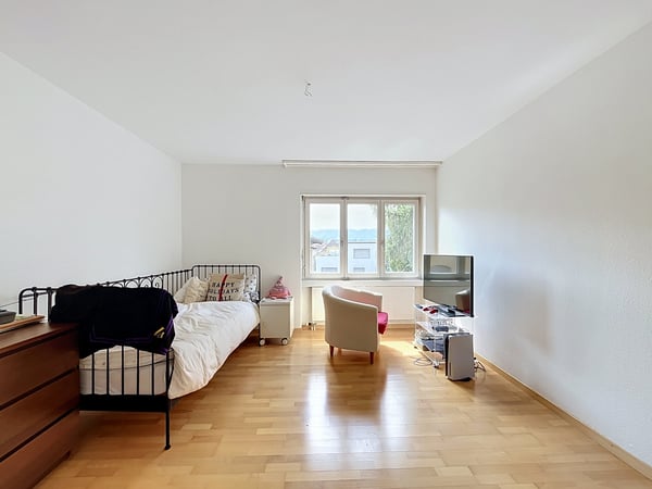 Helle und grosszügige 4-Zimmerwohnung in 8700 Küsnacht 5