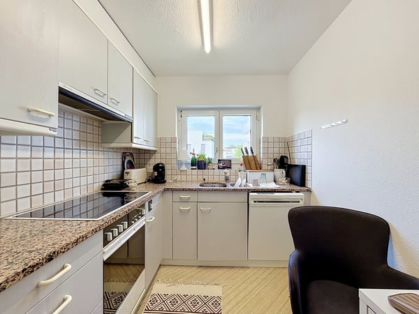 Helle und grosszügige 4-Zimmerwohnung in 8700 Küsnacht 3