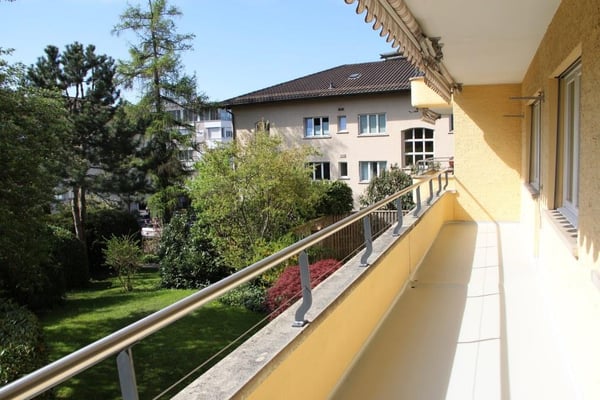 Helle und grosszügige 4-Zimmerwohnung in 8700 Küsnacht 7
