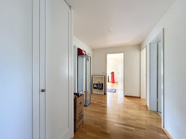 Helle und grosszügige 4-Zimmerwohnung in 8700 Küsnacht 4
