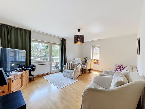 Helle und grosszügige 4-Zimmerwohnung in 8700 Küsnacht 2