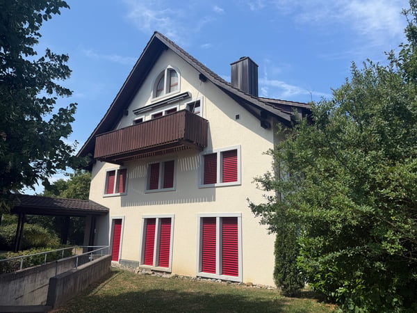 Charmante, lichtdurchflutete Dachwohnung auf zwei Etagen in Gutenswil 1