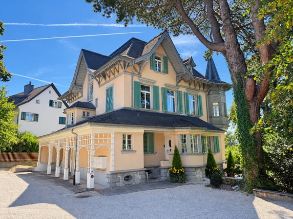 Stilvolle Büroräume in charaktervoller Villa im Herzen von Zollikon 1