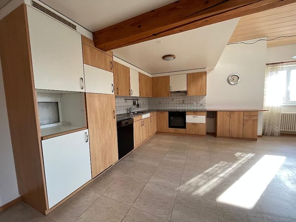 Geräumige 7.5-Zimmer-Wohnung im Dachgeschoss 5