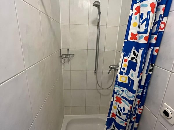 Geräumige 7.5-Zimmer-Wohnung im Dachgeschoss 12