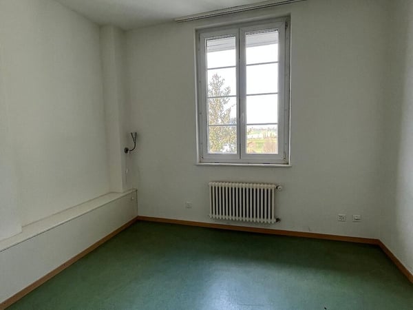 Grosse 5.5-Zimmerwohnung in Montet 9