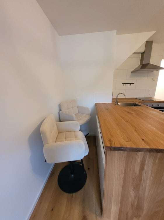 Moderne 2.5-Zimmer-Wohnung mit Bergblick in Hinwil 4
