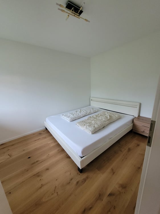 Moderne 2.5-Zimmer-Wohnung mit Bergblick in Hinwil 5