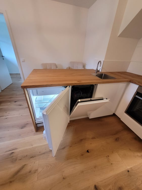 Moderne 2.5-Zimmer-Wohnung mit Bergblick in Hinwil 3