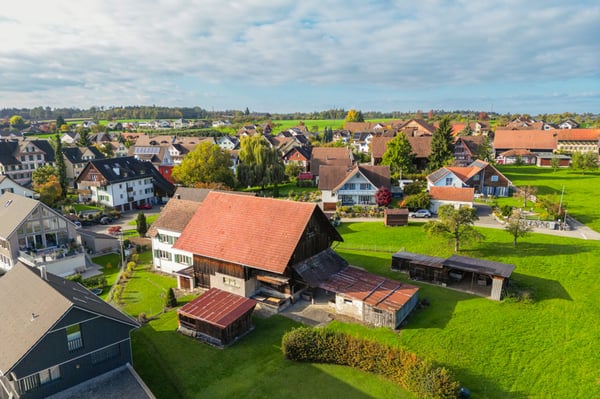Attraktives Bauland mit Bauernhaus 4