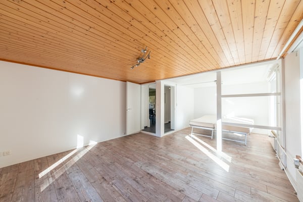 Charmantes Zweifamilienhaus mit Scheune, Stall und Pachtland 6