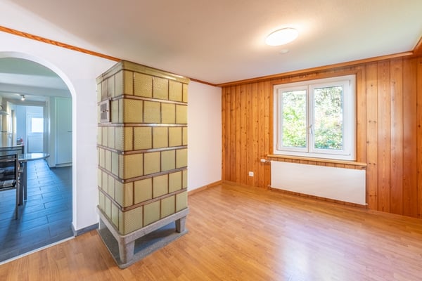 Charmantes Zweifamilienhaus mit Scheune, Stall und Pachtland 5