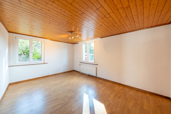 Charmantes Zweifamilienhaus mit Scheune, Stall und Pachtland 4