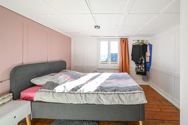 Lichtreiches Wohnen auf grossem Grundstück mit Charme und Scheune 6