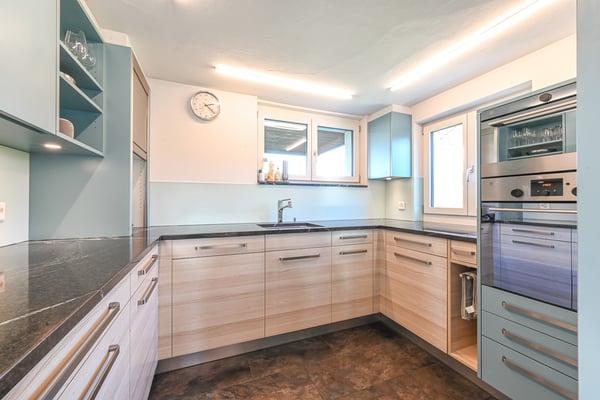 Lichtreiches Wohnen auf grossem Grundstück mit Charme und Scheune 2