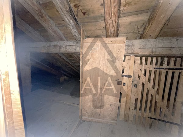 Couvet, belle maison familiale de 4 appartements avec jardins et terrasses au Centre-Nord du Village 30