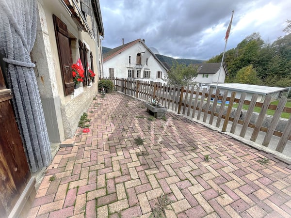 Couvet, belle maison familiale de 4 appartements avec jardins et terrasses au Centre-Nord du Village 27