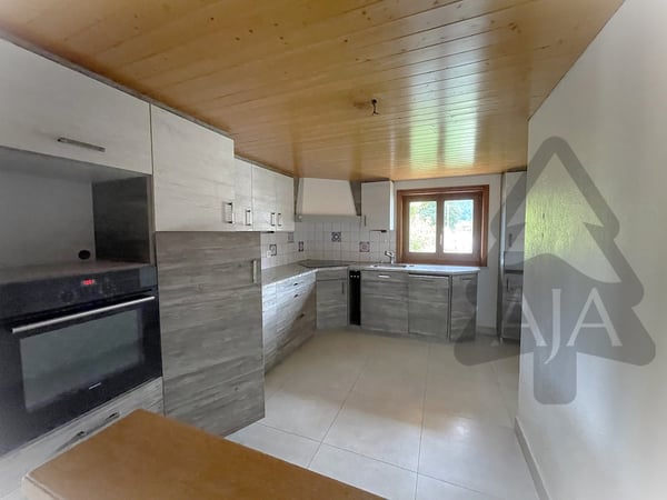 Couvet, belle maison familiale de 4 appartements avec jardins et terrasses au Centre-Nord du Village 6