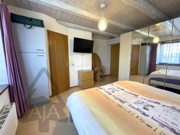 St-Aubin-Sauges, spacieux appartement de 4,5 pièces (121 m2) avec jardin privatif (53 m2), garage 17