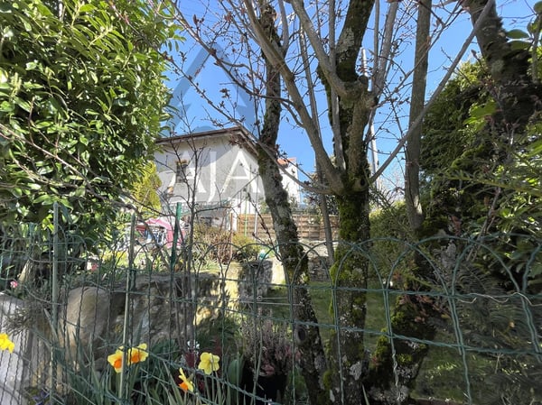 St-Aubin-Sauges, spacieux appartement de 4,5 pièces (121 m2) avec jardin privatif (53 m2), garage 13