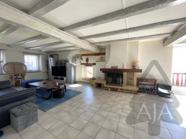 St-Aubin-Sauges, spacieux appartement de 4,5 pièces (121 m2) avec jardin privatif (53 m2), garage 3