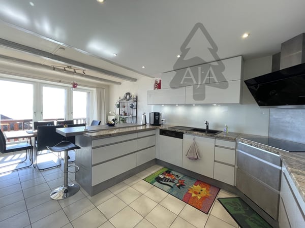 St-Aubin-Sauges, spacieux appartement de 4,5 pièces (121 m2) avec jardin privatif (53 m2), garage 9