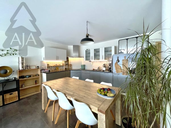 Cudrefin (à deux pas du Lac), très belle villa mitoyenne de 5,5 pièces avec jardin 9