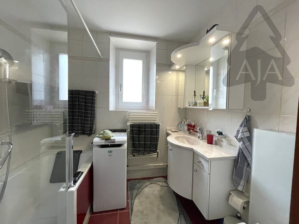 Neuchâtel, spacieux appartement de 3,5 pièces (109 m2) avec balcon et garage individuel 9