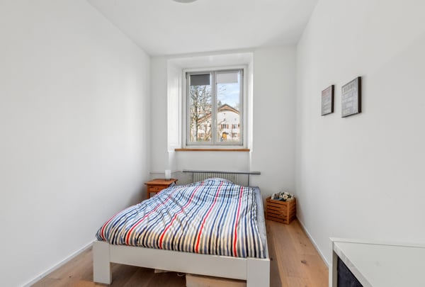 La Chaux-de-Fonds, spacieux appartement de 3,5 pièces (105 m2) avec place de parc extérieure 10