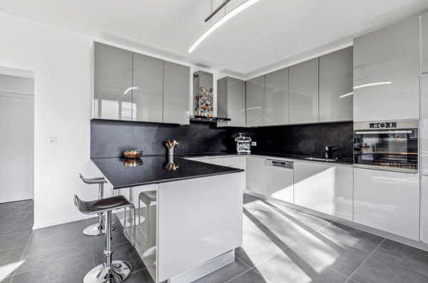 La Chaux-de-Fonds, spacieux appartement de 3,5 pièces (105 m2) avec place de parc extérieure 3