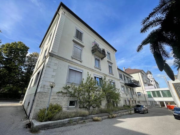 La Chaux-de-Fonds, spacieux appartement de 3,5 pièces (105 m2) avec place de parc extérieure 11