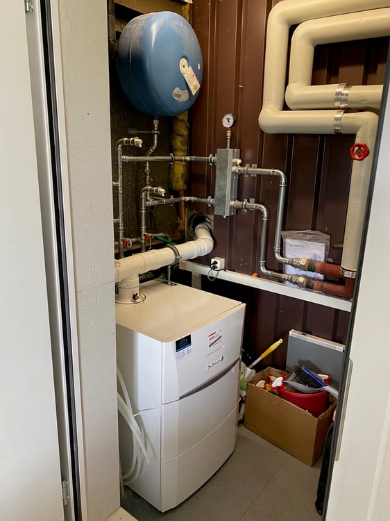 A VENDRE !! Immeuble mixte, appartement, bureaux et atelier. 7