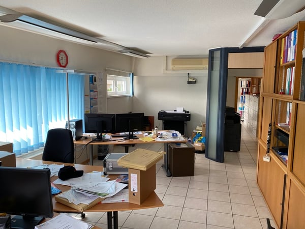 A VENDRE !! Immeuble mixte, appartement, bureaux et atelier. 4