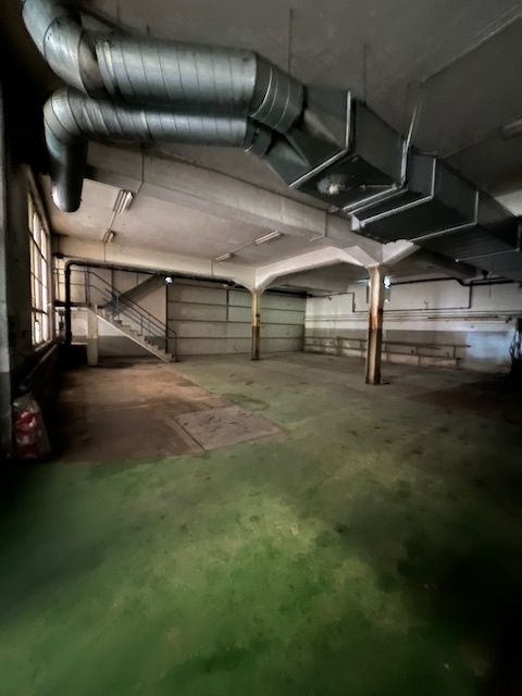 À louer : espace de plain-pied idéal pour un atelier ou un dépôt. 3