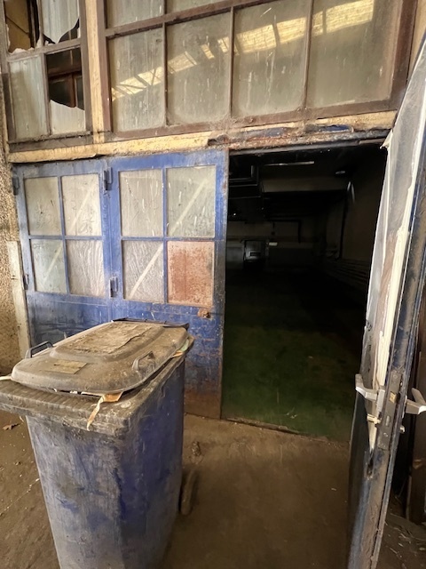 À louer : espace de plain-pied idéal pour un atelier ou un dépôt. 1