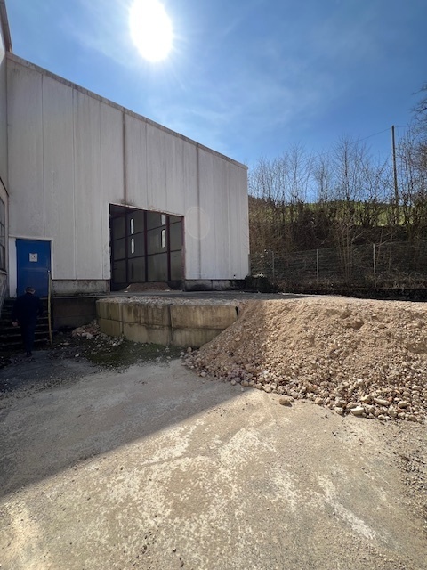 À louer : Espaces industriels à partir de 250 m² jusqu'à 5 000 m². 2