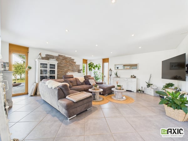 Baisse de prix ! Villa moderne avec grand jardin et espaces lumineux. 5