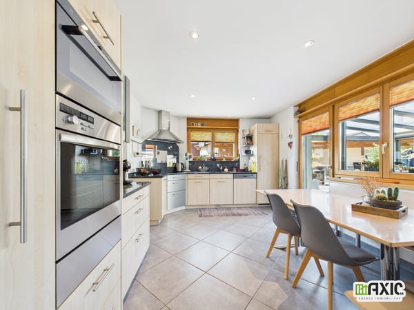 Baisse de prix ! Villa moderne avec grand jardin et espaces lumineux. 6