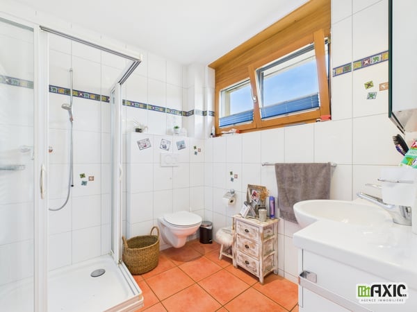 Baisse de prix ! Villa moderne avec grand jardin et espaces lumineux. 8