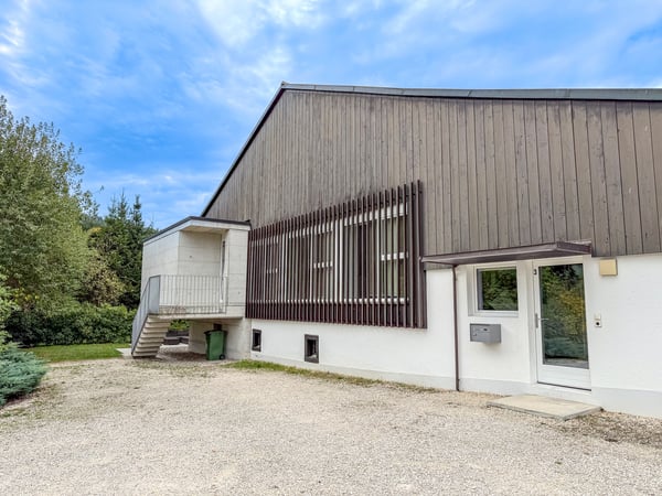 Superbe appartement de 4 pièces dans une ancienne ferme à Develier, disponible dès le 1er octobre.