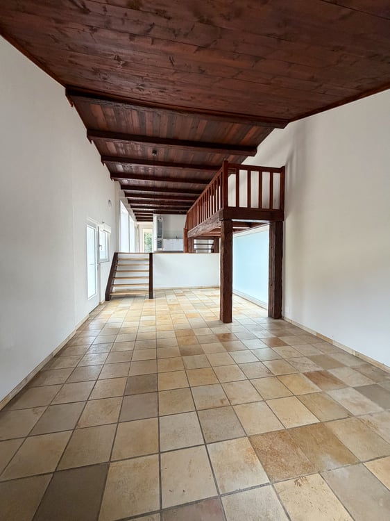 Superbe appartement de 4 pièces avec jardin et terrasse à Develier. 2