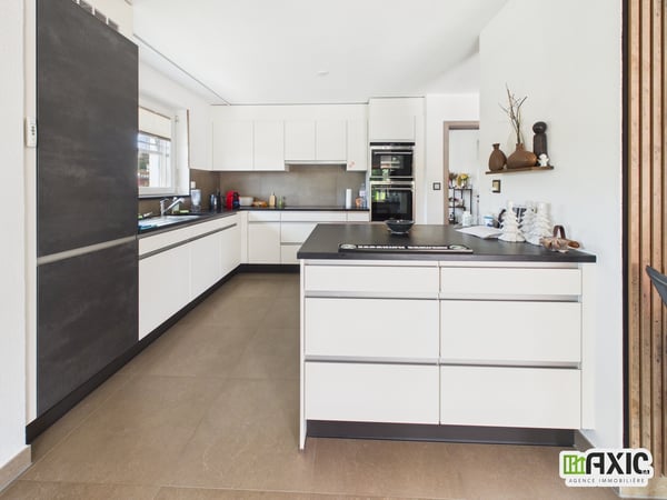 Spacieux appartement de 4.5 pièces bien entretenu à Delémont 3