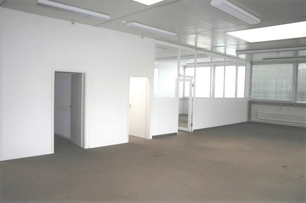 NOUVEAU PRIX DE VENTE - Complexe industriel de 4'554 m² totalement rénové et loué à 33 entreprises 19