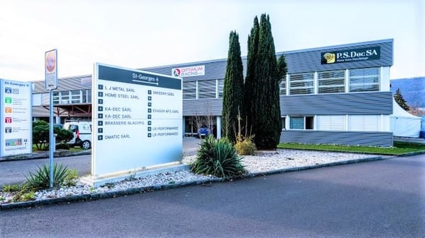 NOUVEAU PRIX DE VENTE - Complexe industriel de 4'554 m² totalement rénové et loué à 33 entreprises 2