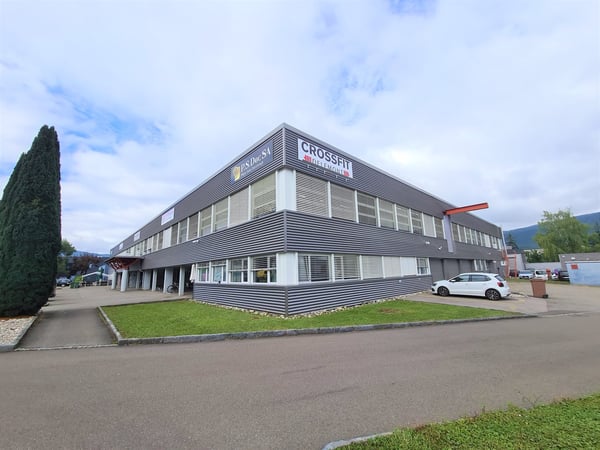 NOUVEAU PRIX DE VENTE - Complexe industriel de 4'554 m² totalement rénové et loué à 33 entreprises 1