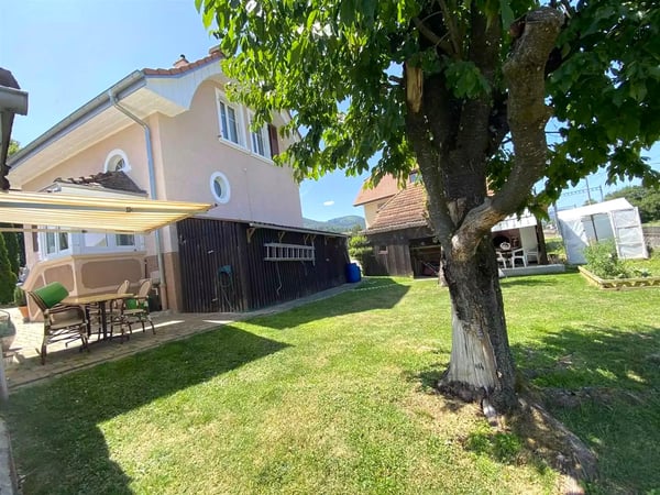 TRES GROSSE BAISSE DU PRIX DE VENTE - Plaisante maison familiale de 5,5 pièces totalement rénovée 17