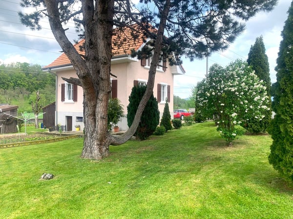 TRES GROSSE BAISSE DU PRIX DE VENTE - Plaisante maison familiale de 5,5 pièces totalement rénovée 10
