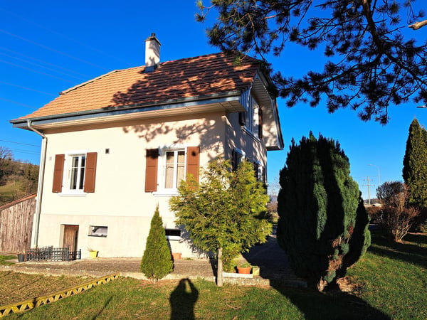 TRES GROSSE BAISSE DU PRIX DE VENTE - Plaisante maison familiale de 5,5 pièces totalement rénovée 15
