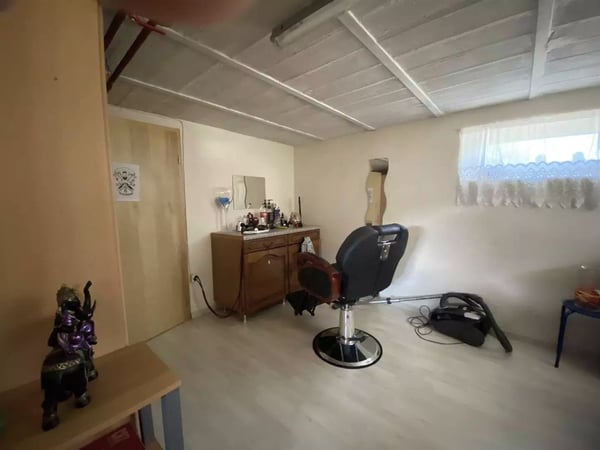 TRES GROSSE BAISSE DU PRIX DE VENTE - Plaisante maison familiale de 5,5 pièces totalement rénovée 32